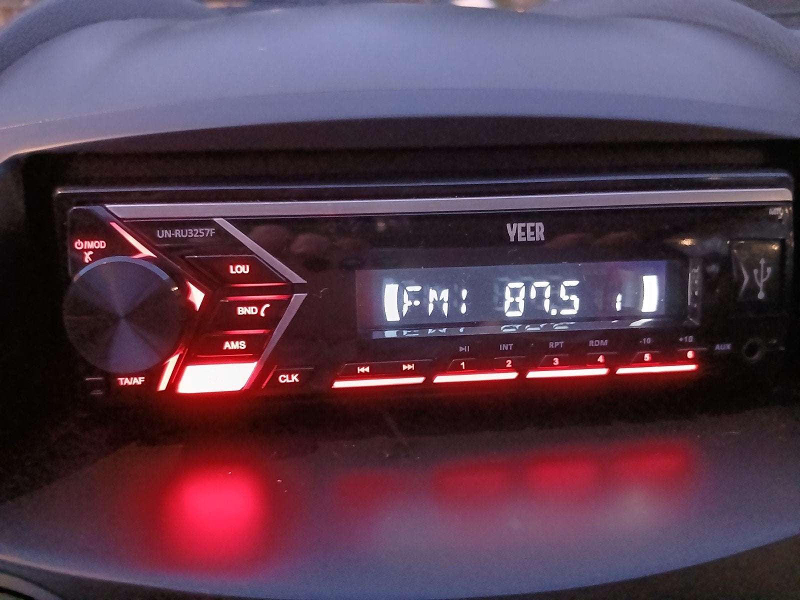 Veer Autoradio UN-RU3257F met USB en AUX, Ophalen of Verzenden, Zo goed als nieuw