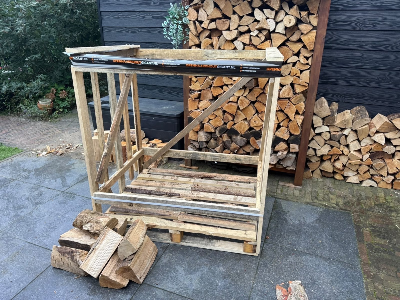 GRATIS af te halen: Brandhout standaard van pallets, Tuin en Terras, Minder dan 3 m³, Ophalen, Overige houtsoorten, Blokken