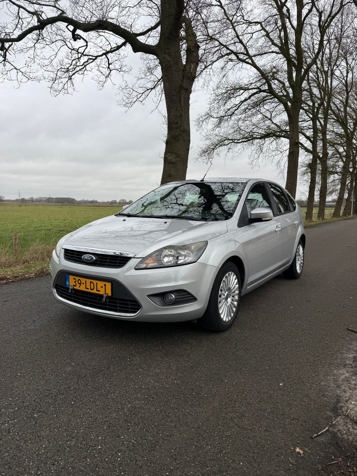 Ford Focus 1.8 5Deurs2010 Grijs weinig km en nieuwe apk, Auto's, Ford, 4 cilinders, 1207 kg, Particulier, 57 €/maand