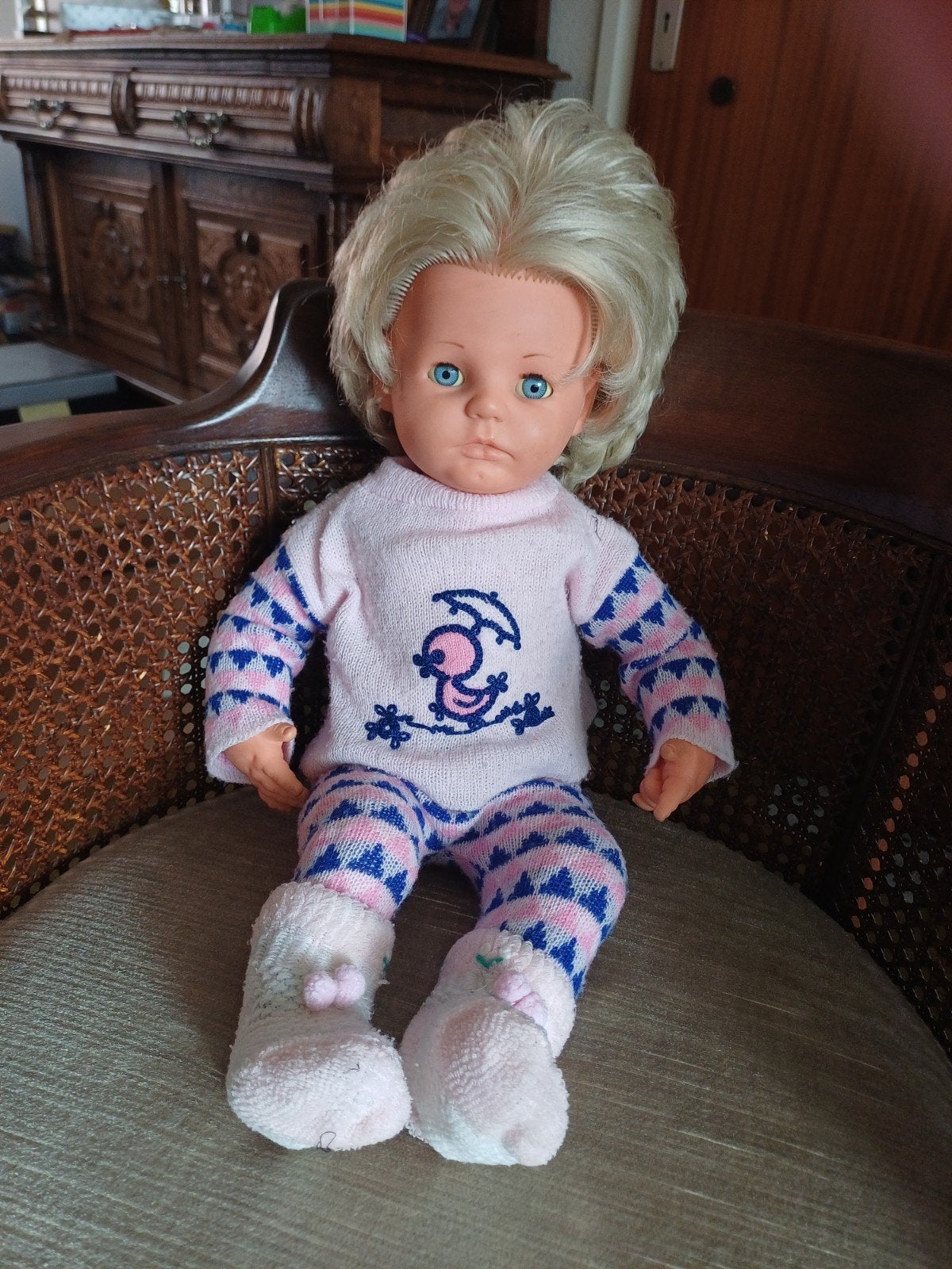 Vintage Babypop met gebreide kleding en slaapplek 50cm, Ophalen of Verzenden, Gebruikt, Babypop