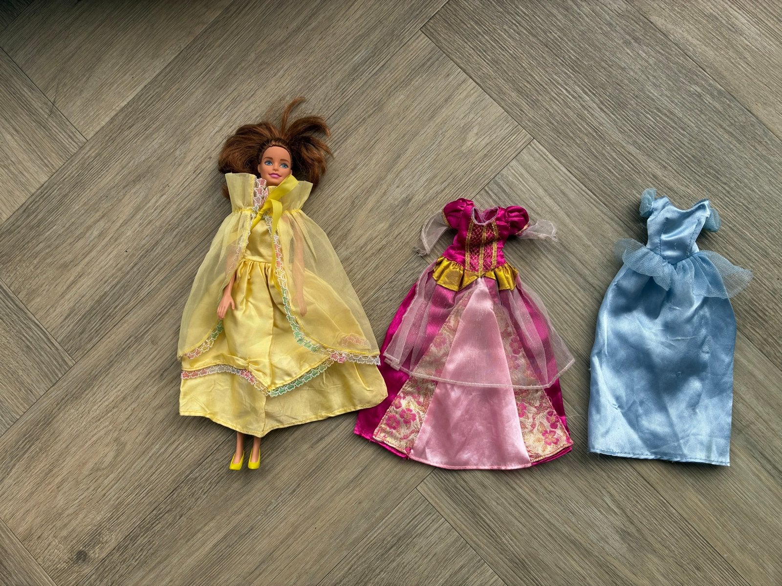 Barbie met paarden en jurken, Kinderen en Baby's, Speelgoed | Poppen, Ophalen of Verzenden, Gebruikt, Barbie