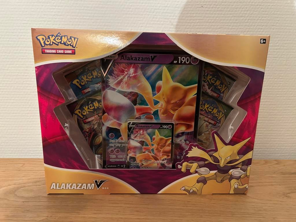 Alakazam v box, Hobby en Vrije tijd, Verzamelkaartspellen | Pokémon, Ophalen, Nieuw, Booster