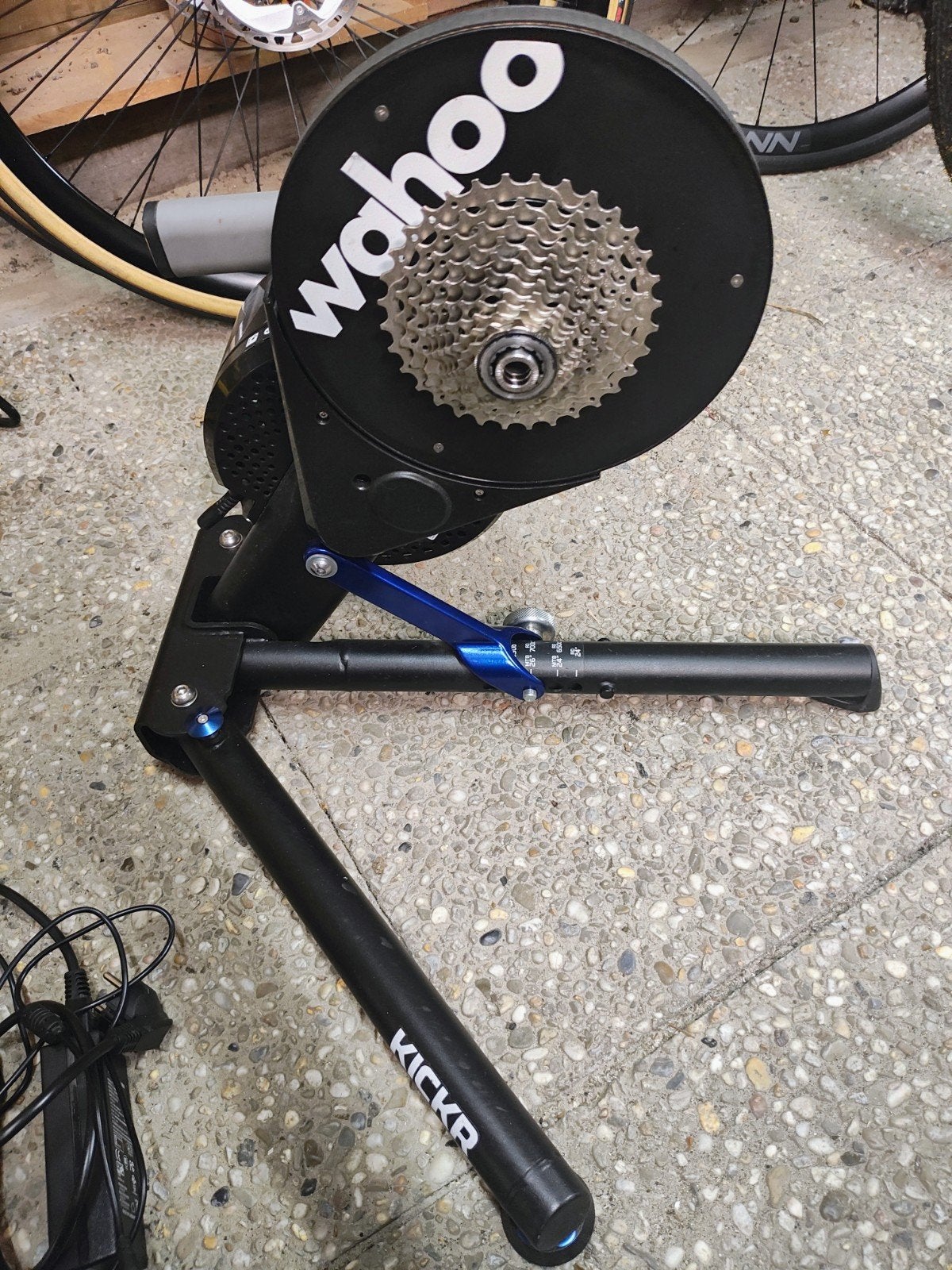 Wahoo Kickr met Headwind - Indoor fietstrainer, Sport en Fitness, Wielrennen, Ophalen, Zo goed als nieuw