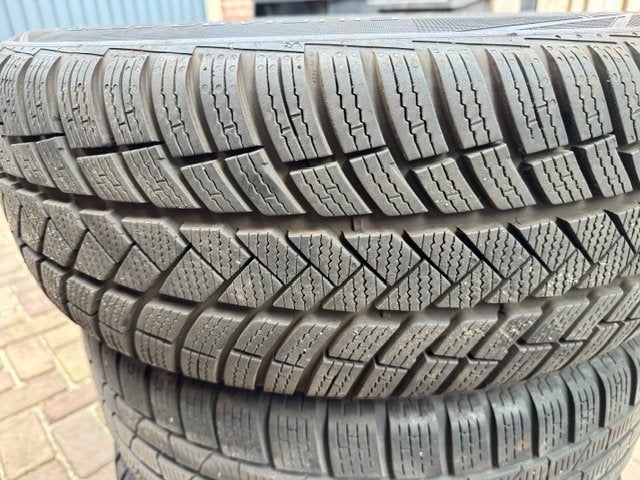 Winterbanden, Auto-onderdelen, Banden en Velgen, Gebruikt, Winterbanden, 235 mm, Band(en)