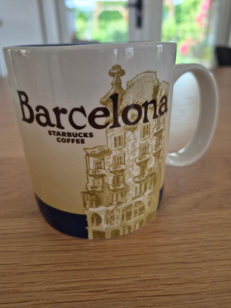 Starbucks Barcelona Koffiemok - In nieuwstaat, Overige typen, Ophalen of Verzenden, Zo goed als nieuw, Steen/keramiek