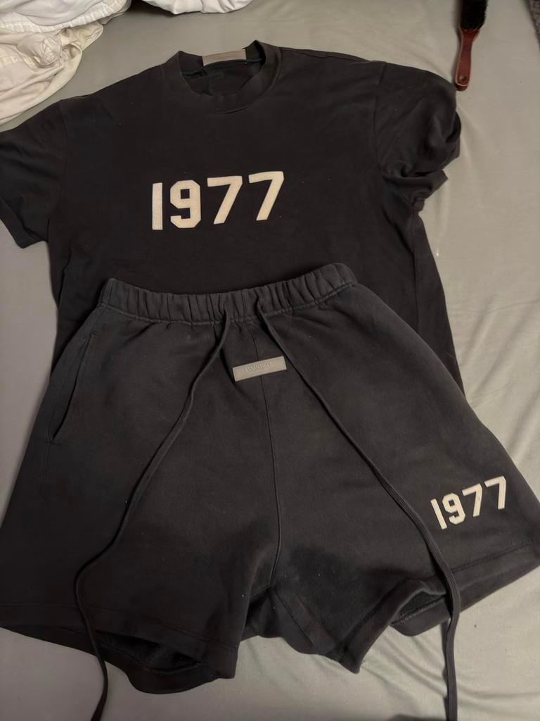Fear of God Essentials 1977 Short Set s valt als M orgineel, Ophalen of Verzenden, Zo goed als nieuw, Overige maten, Zwart
