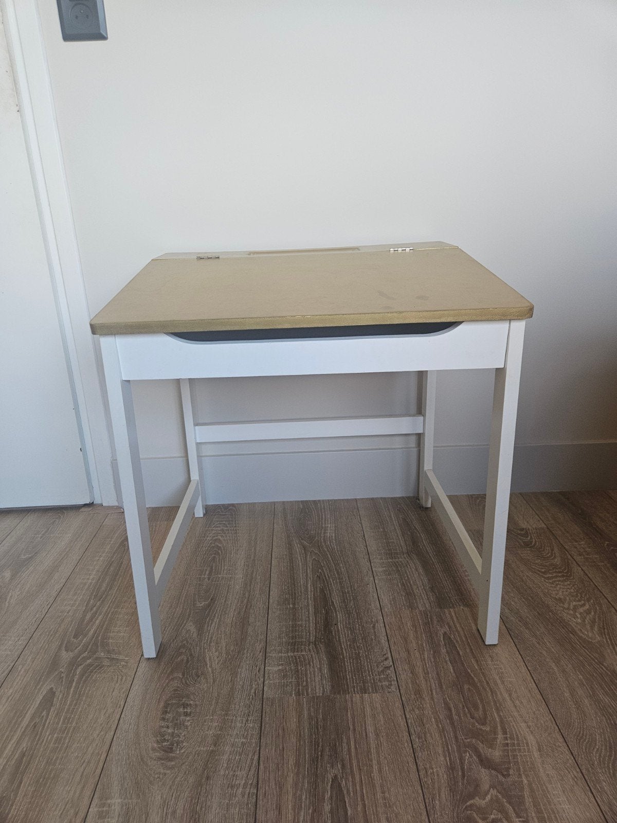 kinderbureau / kleptafeltje - opknapper, Huis en Inrichting, Ophalen, Opbergruimte, Gebruikt, Hout