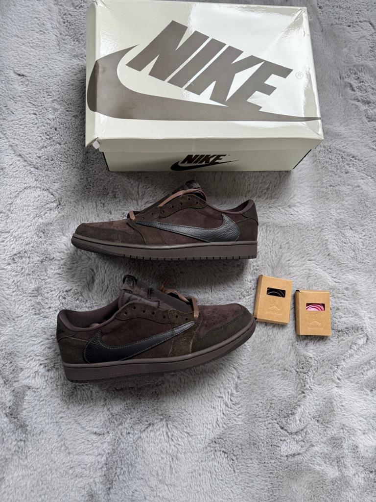 Air Jordan 1 Low Travis Scott Velvet Brown 45, Kleding | Heren, Schoenen, Ophalen of Verzenden, Zo goed als nieuw, Bruin