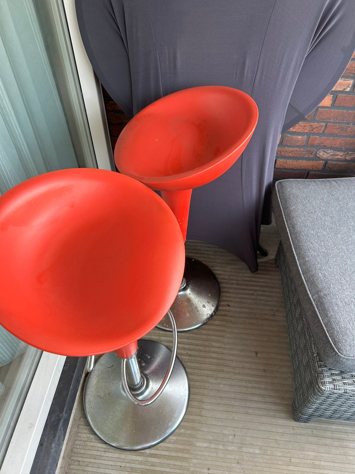 2 rode barkrukken, Ophalen, Kunststof, Gebruikt, 60 tot 90 cm