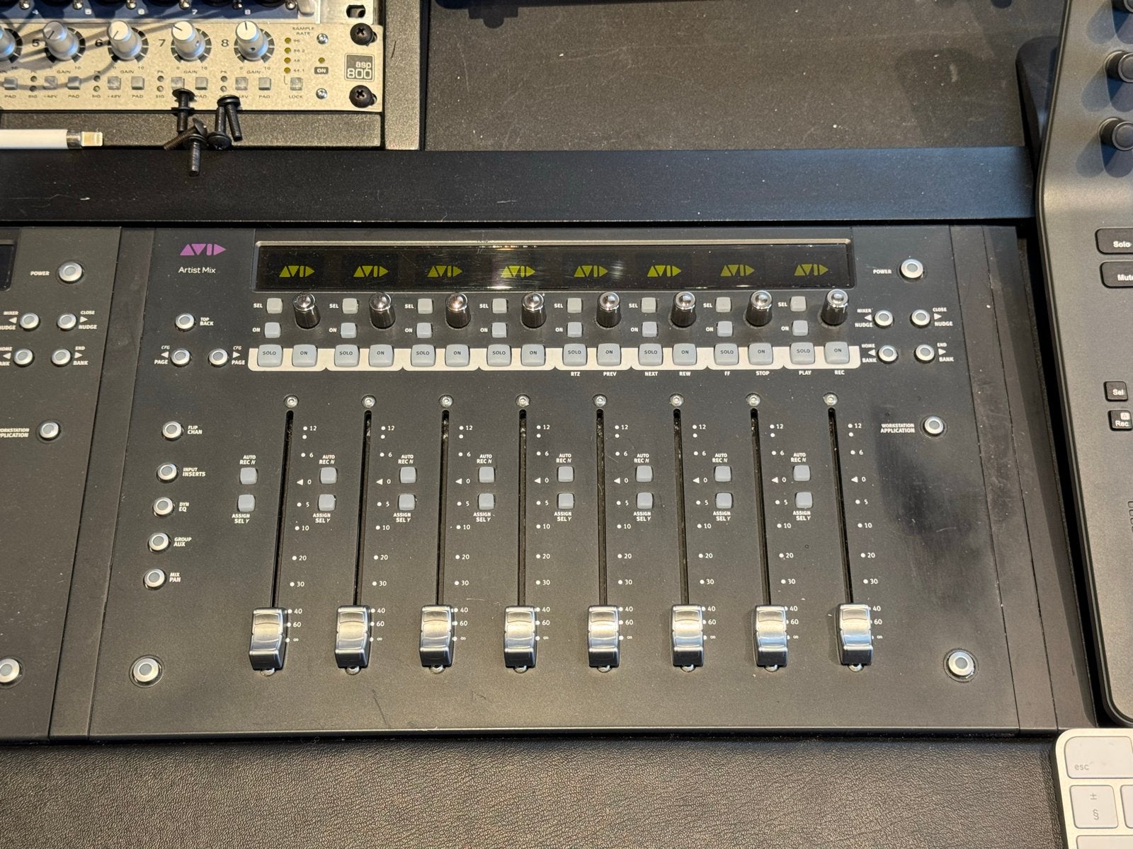 Twee Avid Artist Mix Controllers van Protools, Logic Pro etc, Ophalen of Verzenden, Gebruikt, 10 tot 20 kanalen