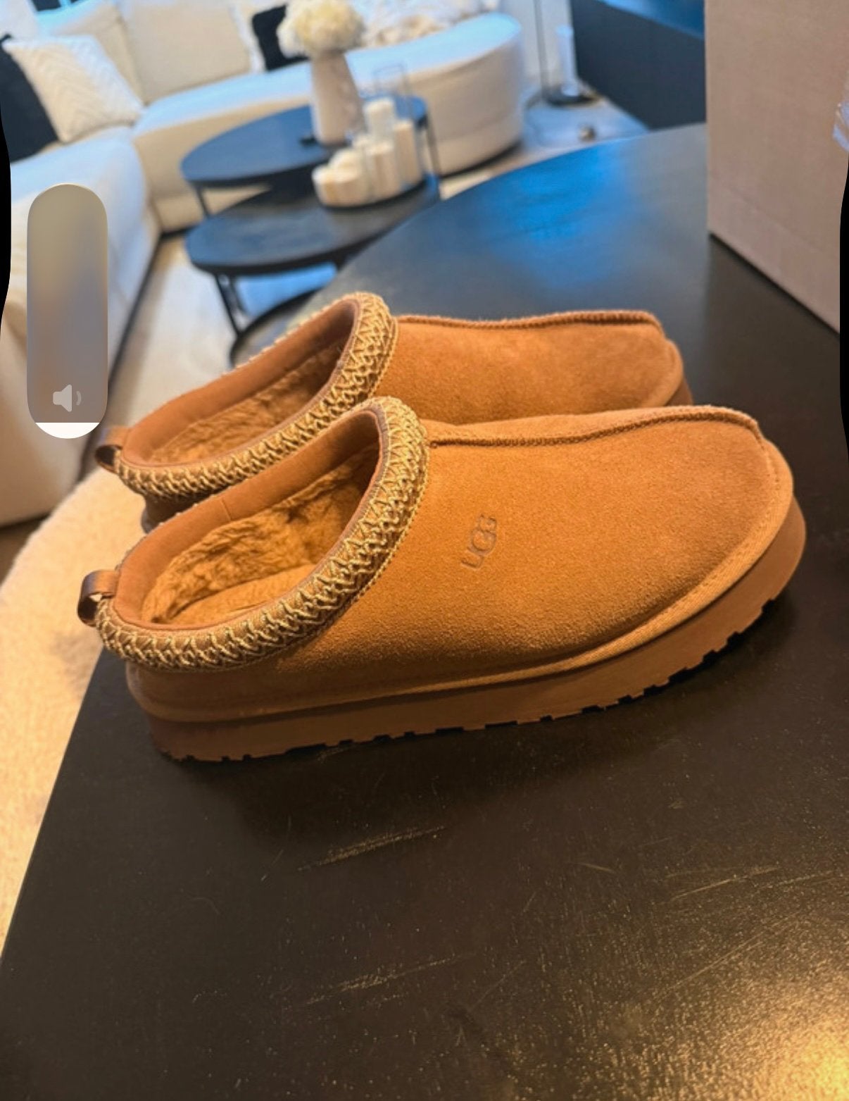 Zo goed als nieuwe UGG pantoffels - 1x gedragen, Ophalen of Verzenden, Zo goed als nieuw, Bruin, Pantoffels of Sloffen