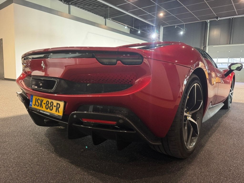 Ferrari 296 GTS 3.0 V6 (bj 2025, automaat), Auto's, Ferrari, Gebruikt, Euro 6, Bedrijf, Geïmporteerd