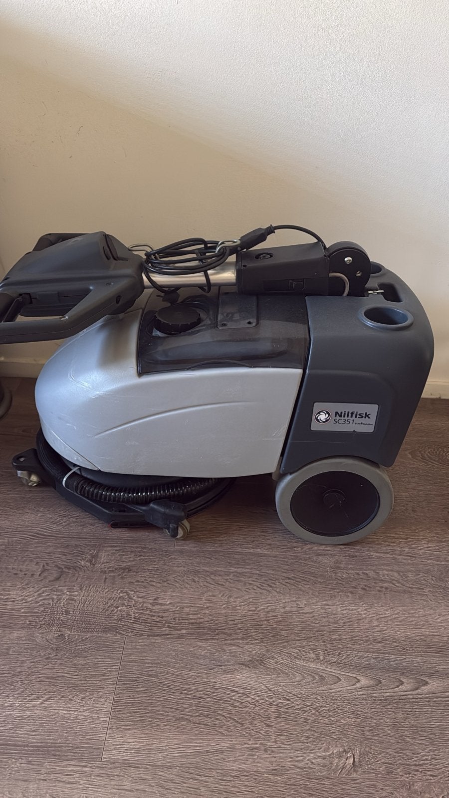 Nilfisk SC351 Compacte Schrob-/Zuigmachine 14inch borstel!, Ophalen of Verzenden, Gebruikt, Schrobmachine