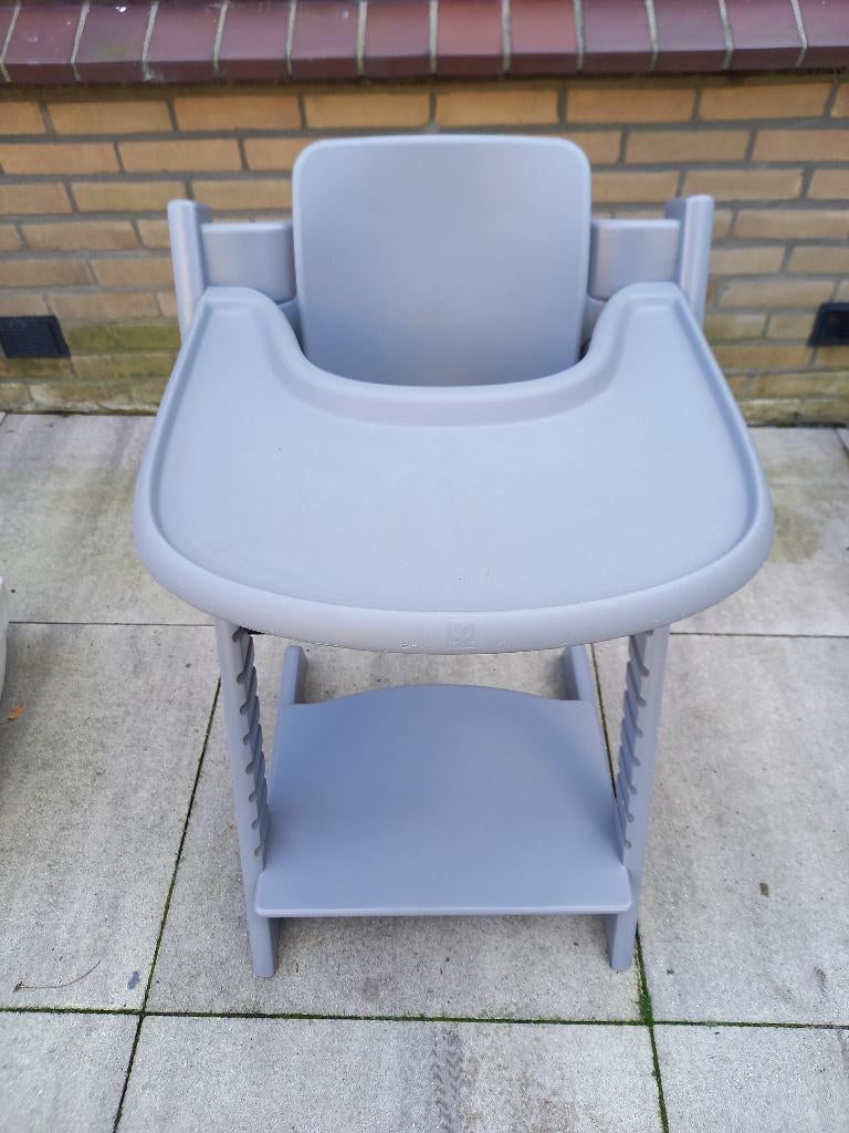 Stokke Tripp Trapp kinderstoel, met tafelblad en babyset, Ophalen, Gebruikt, Meegroeistoel, Afneembaar eetblad