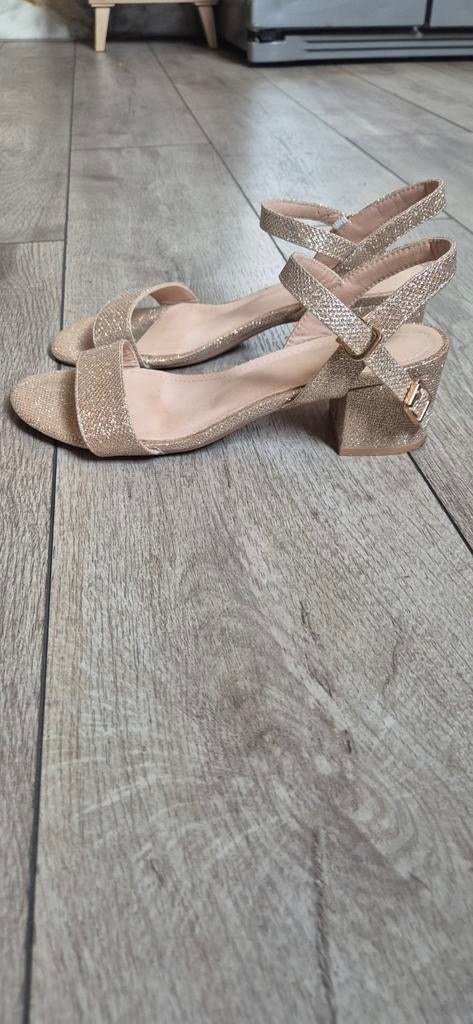 Dames sandalen maat 39, Kleding | Dames, Schoenen, Ophalen of Verzenden, Zo goed als nieuw, Overige kleuren, Sandalen of Muiltjes