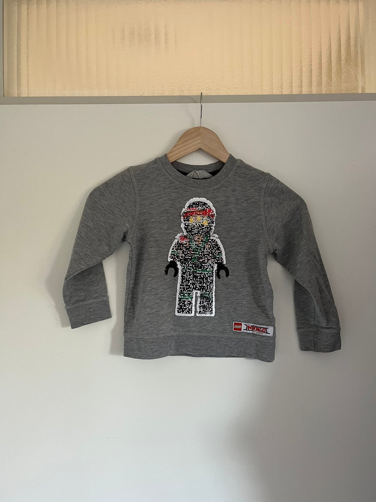 Lichtgrijze trui / sweater Lego Ninjago, maat 104 H&M