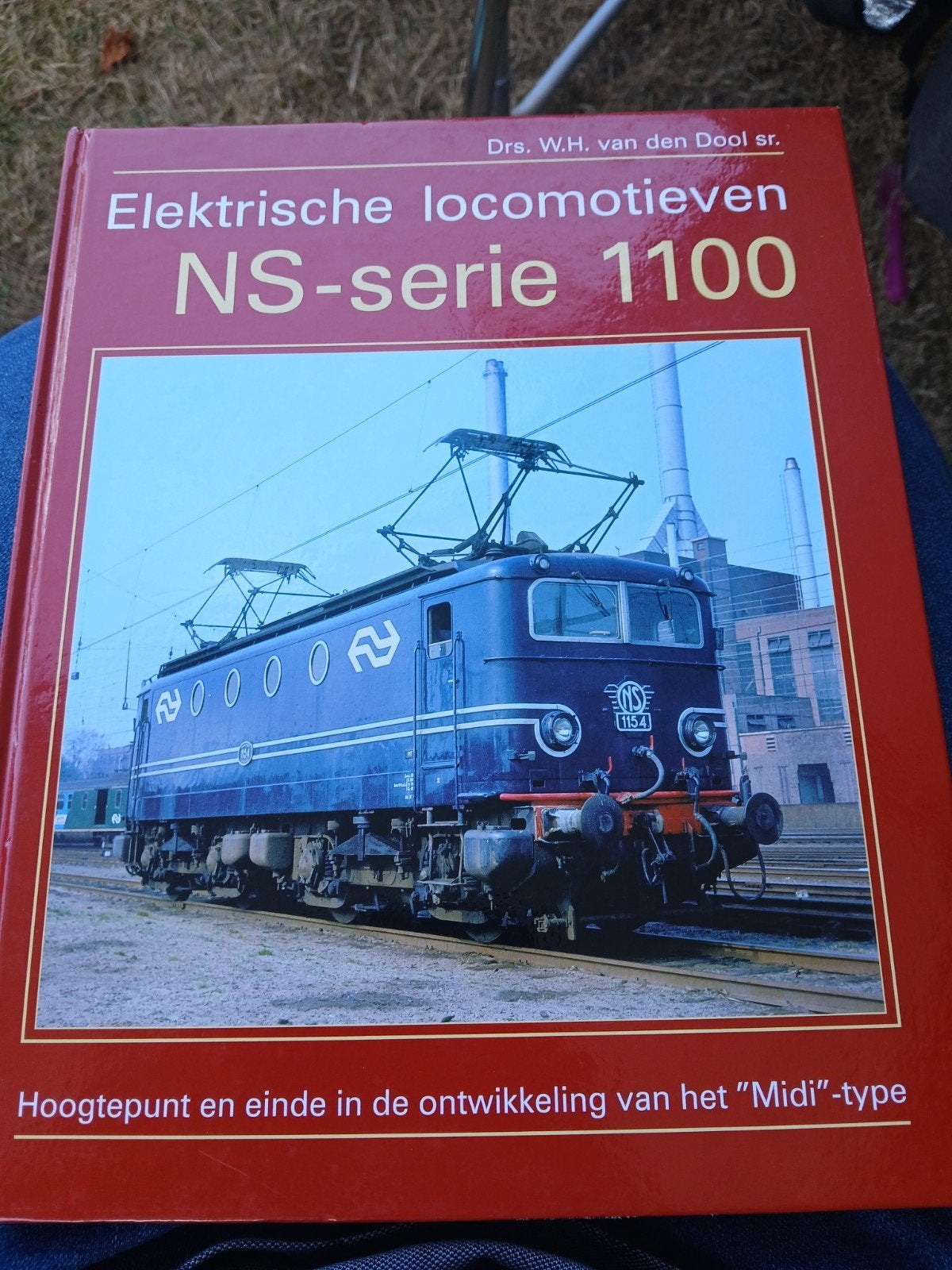 Elektrische locomotieven NS-serie 1100, Ophalen of Verzenden, Gelezen, Drs. W.H. van den Dool sr., Trein