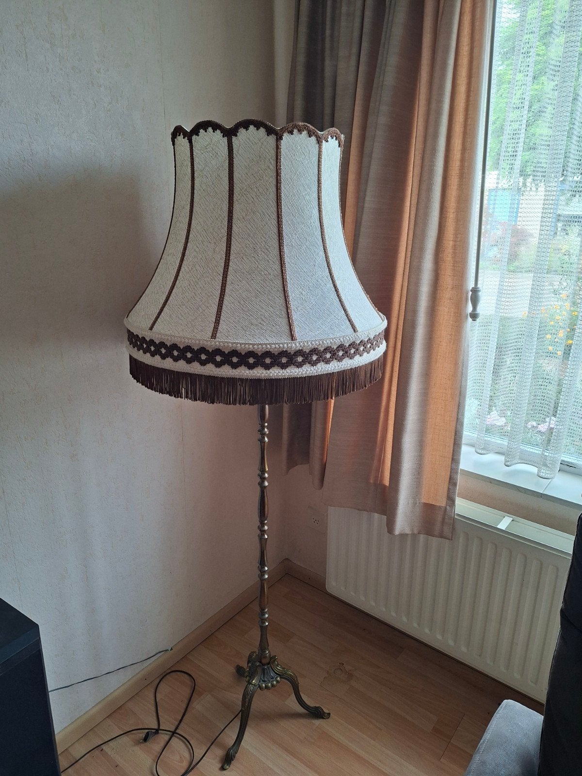 Vintage staande lamp met stoffen kap en messing voet, Gebruikt, Metaal, Vintage, Klassiek, 150 tot 200 cm