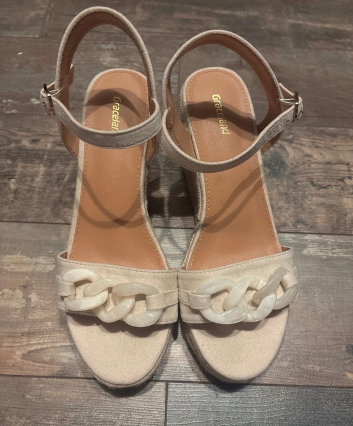 Graceland Sandalen met sleehak en kettingdetail, Ophalen of Verzenden, Zo goed als nieuw, Beige, Sandalen of Muiltjes