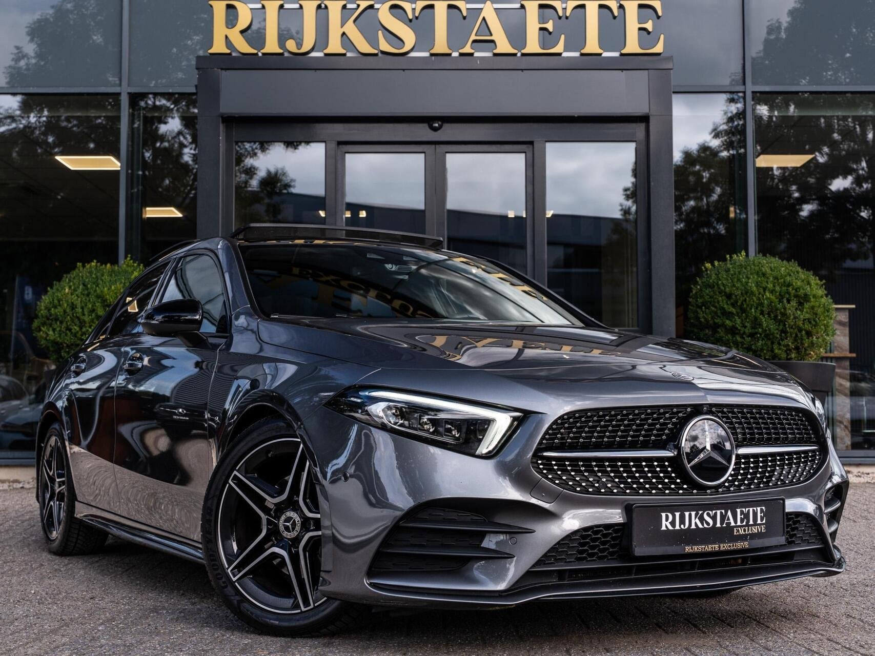 Mercedes A-klasse A180 AMG Limousine|PANO|360°CAMERA|ACC|NA, 136 pk, 4 cilinders, Origineel Nederlands, Bedrijf