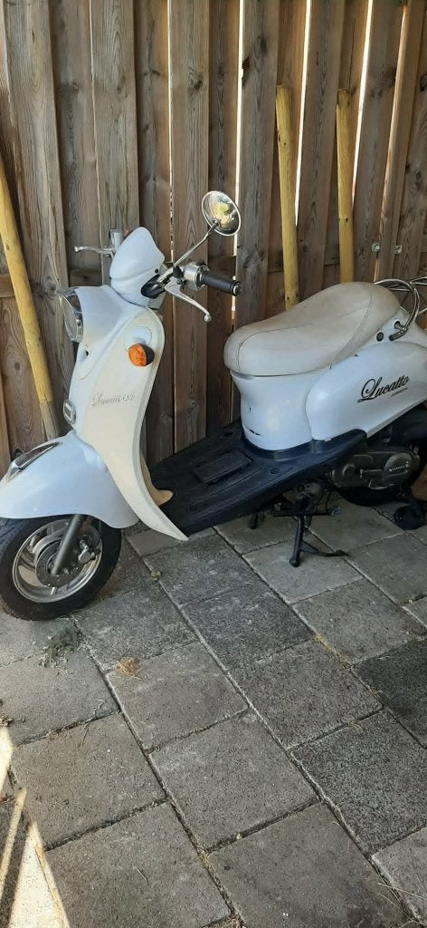 Lucatto scooter ( 25 km ) GRATIS !!!, Gebruikt, Benzine, Ophalen, Overige merken