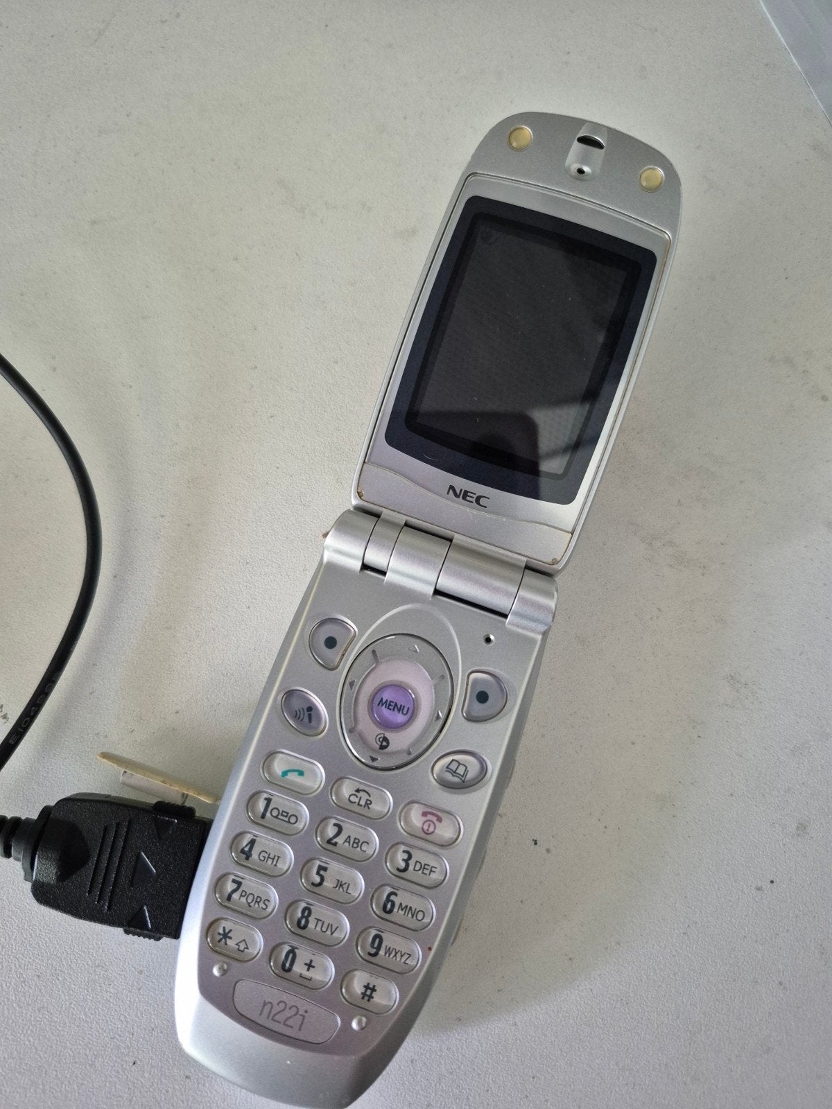 Vintage NEC n22i Klaptelefoon - Laadt op, niet getest met op, Gebruikt, Inklapmodel, Ophalen of Verzenden, Minder dan 3 megapixel