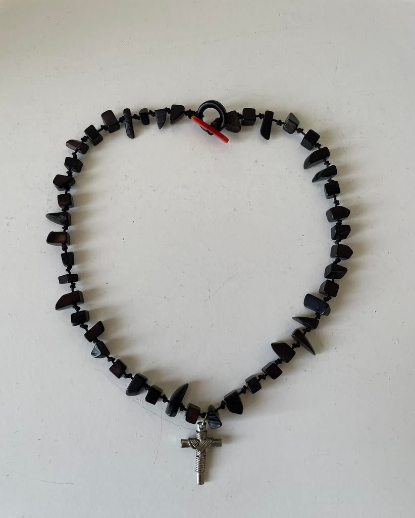 Vintage, zwarte ketting met Zilver metalen kruisje, Sieraden, Tassen en Uiterlijk, Kettingen, Gebruikt, Zwart, Ophalen of Verzenden