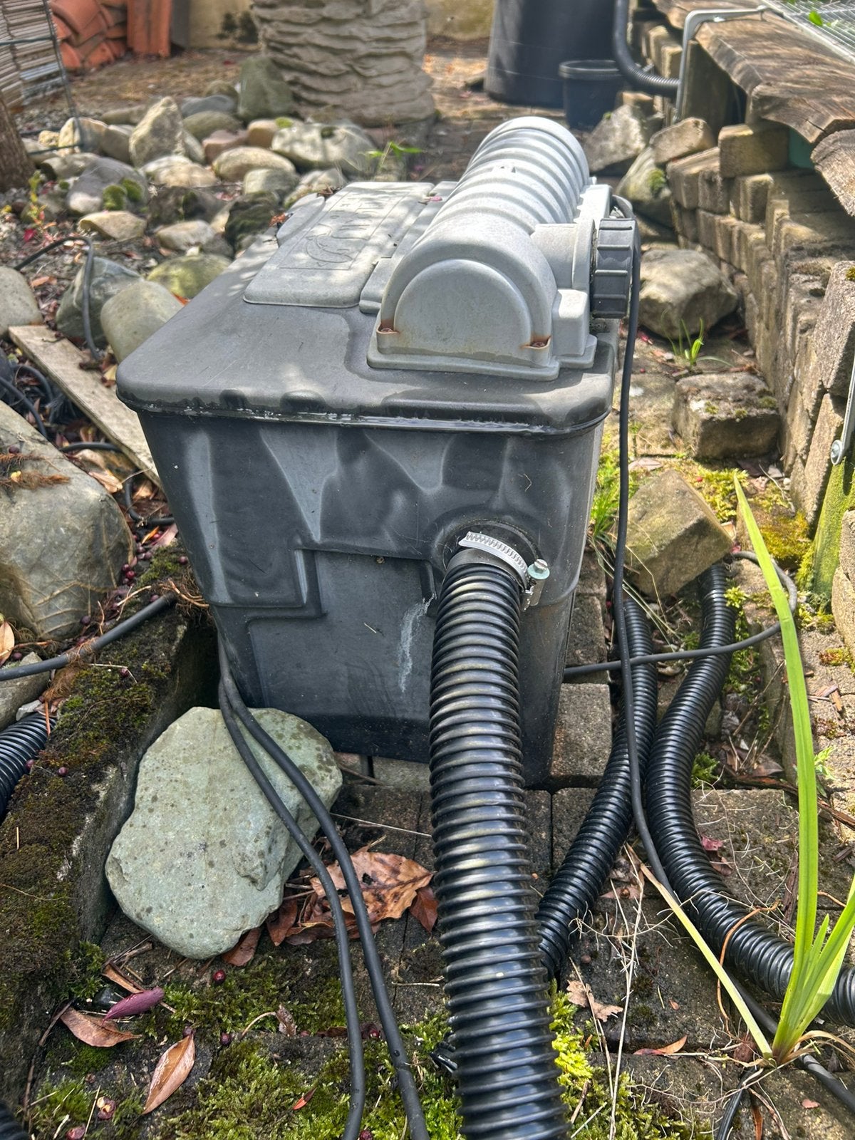 2 Vijverfilters met filtermateriaal (ook apart te koop), Ophalen, Gebruikt