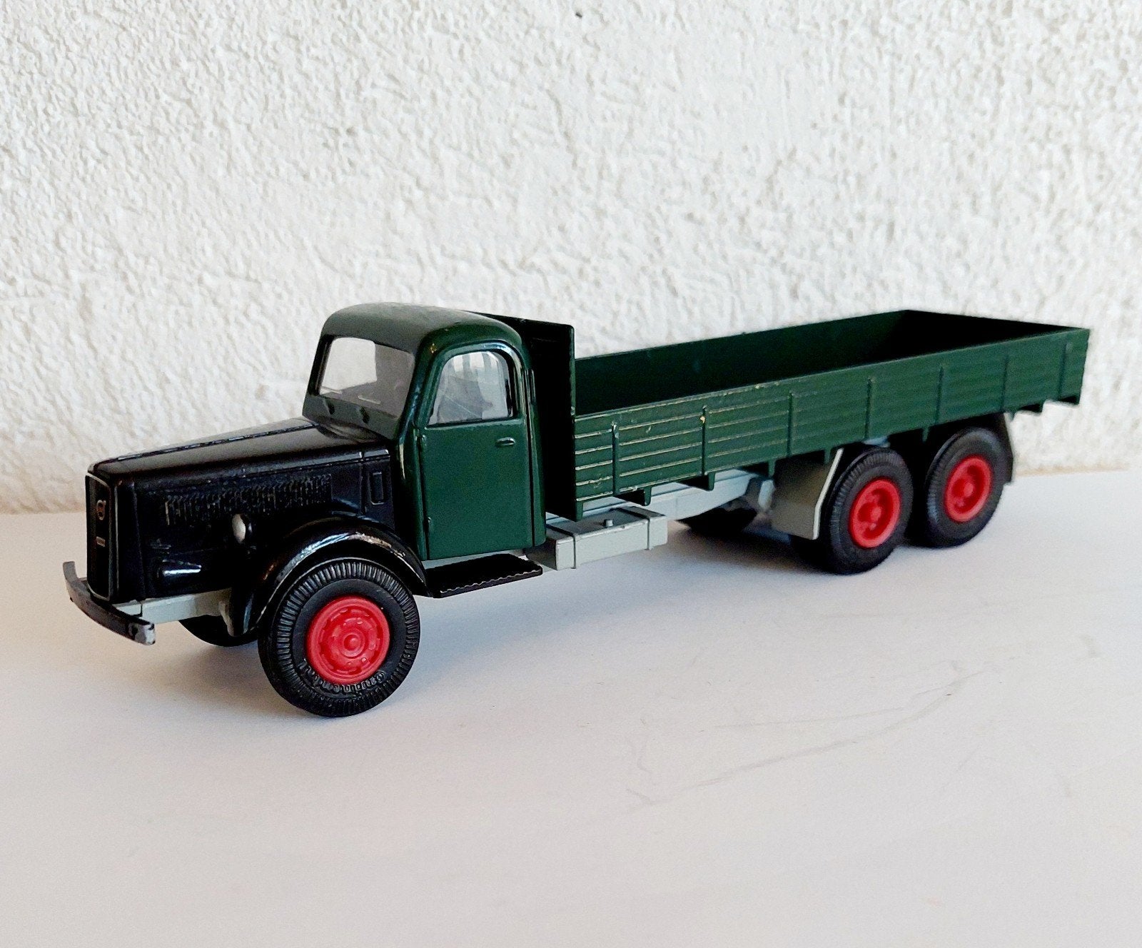 CONRAD- VOLVO Titan, Hobby en Vrije tijd, Ophalen of Verzenden, Schuco