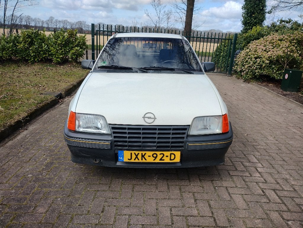 Opel 1985 1.8GT oldtimer apk tot 03-2028 boekjes aanwezig, foto 7