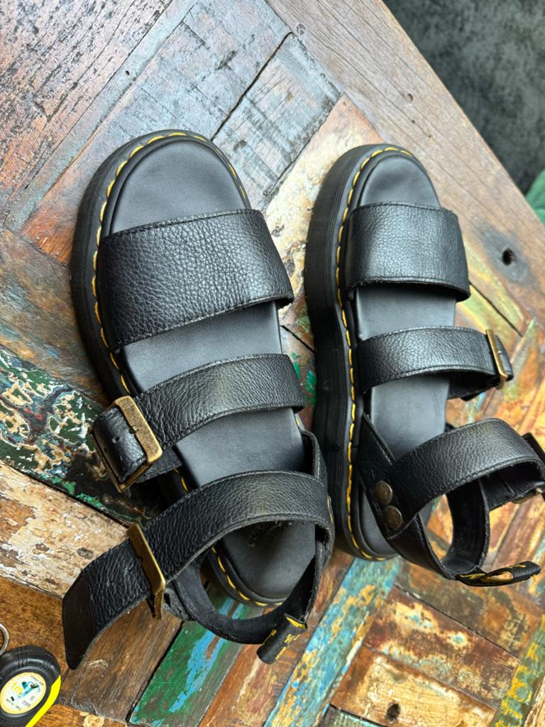 Dr. Martens gryphon quad pisa  leren sandalen 40 / 6.5, Kleding | Dames, Schoenen, Zwart, Zo goed als nieuw, Sandalen of Muiltjes