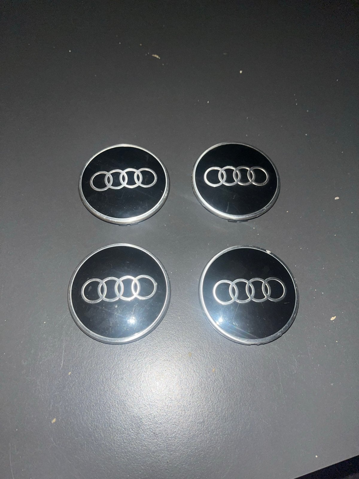 Set van 4 originele Audi naafdoppen - Zwart/Chroom, Verzenden, Zo goed als nieuw