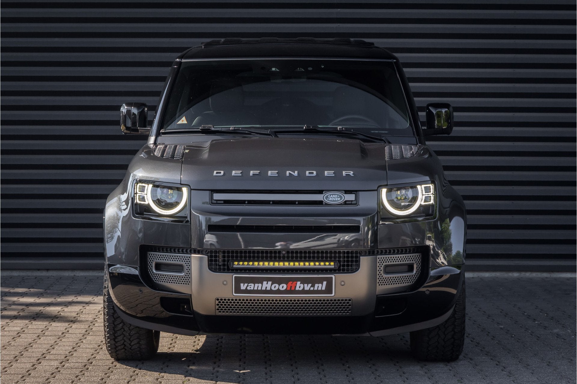 Land Rover Defender 110 3.0 D250 X-Dynamic SE Laag schot gri, Automaat, 249 pk, Gebruikt, 2996 cc