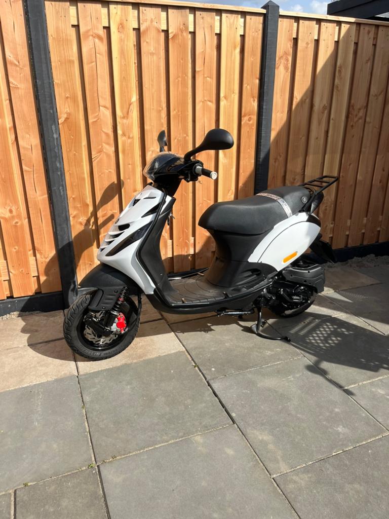 Piaggio Zip 4T 80cc Custom | Veel Malossi, Ophalen, Zo goed als nieuw, Benzine, Zip