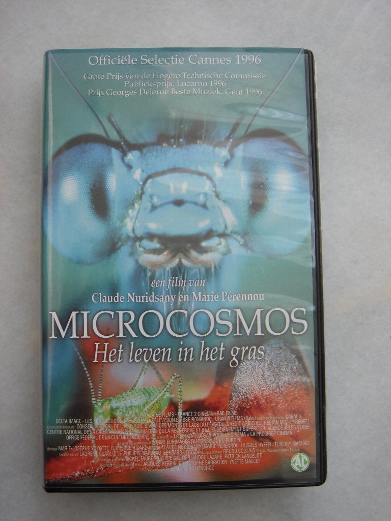 Videoband Microcosmos - Het Leven in het Gras, Nederlands ondertiteld, Gebruikt, Alle leeftijden, Ophalen of Verzenden