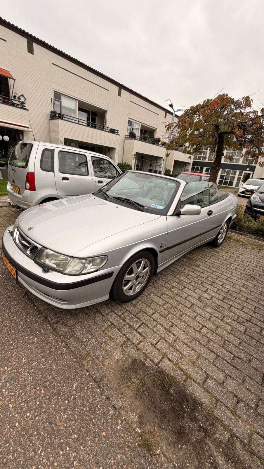 Saab 9-3 2.0 T Cabrio AUT 2003 Grijs, Auto's, Dealer onderhouden, 4 cilinders, Cabriolet, 4 stoelen