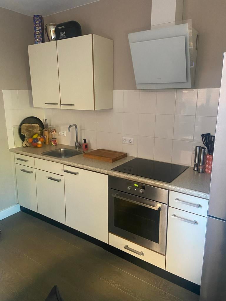 Gebruikte keuken met Whirlpool oven en Klarstein afzuigkap, Huis en Inrichting, Keuken | Complete keukens, Ophalen, Gebruikt, Wit