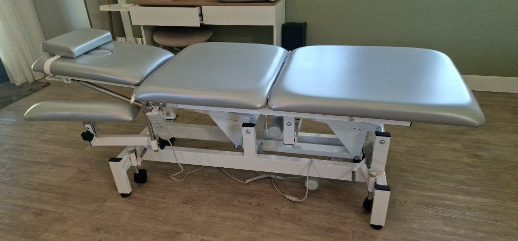 Electrisch verstelbare behandelbank, Ophalen, Zo goed als nieuw, Massagetafel