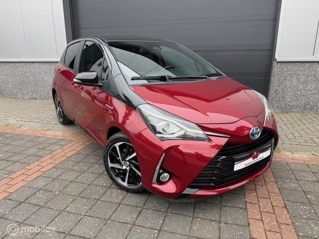 Toyota Yaris 1.5 Hybrid Bi-Tone Navigatie Keyless Garantie, Auto's, Gebruikt, 4 cilinders, Stoelverwarming, Bedrijf