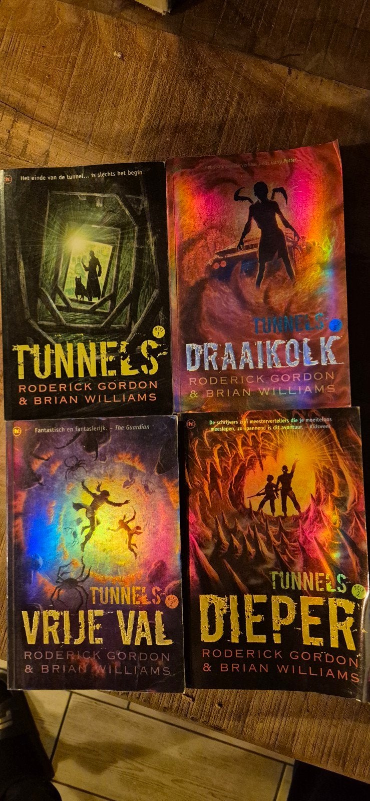Tunnels Boekenserie - Roderick Gordon & Brian Williams, Ophalen of Verzenden, Zo goed als nieuw, Roderick Gordon & Brian Williams