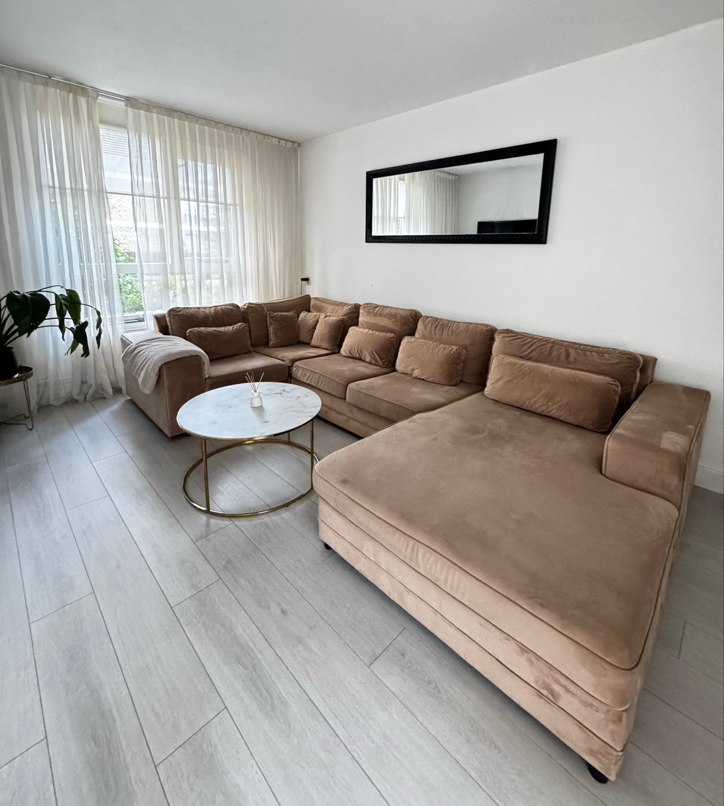Taupe velvet bank goede staat! Incl. Salontafel, Ophalen, 100 tot 125 cm, Hoekbank, 300 cm of meer