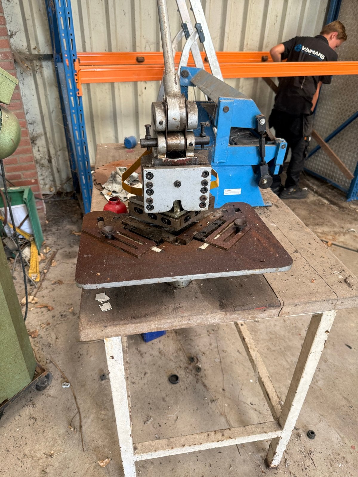 Handbediende Notcher - 4 Ton Capaciteit, Ophalen, Gebruikt