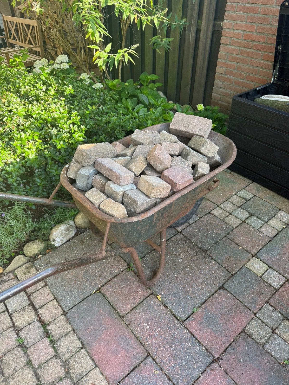 Gratis: beton klinkers, Ophalen, Zo goed als nieuw, Beton, Klinkers