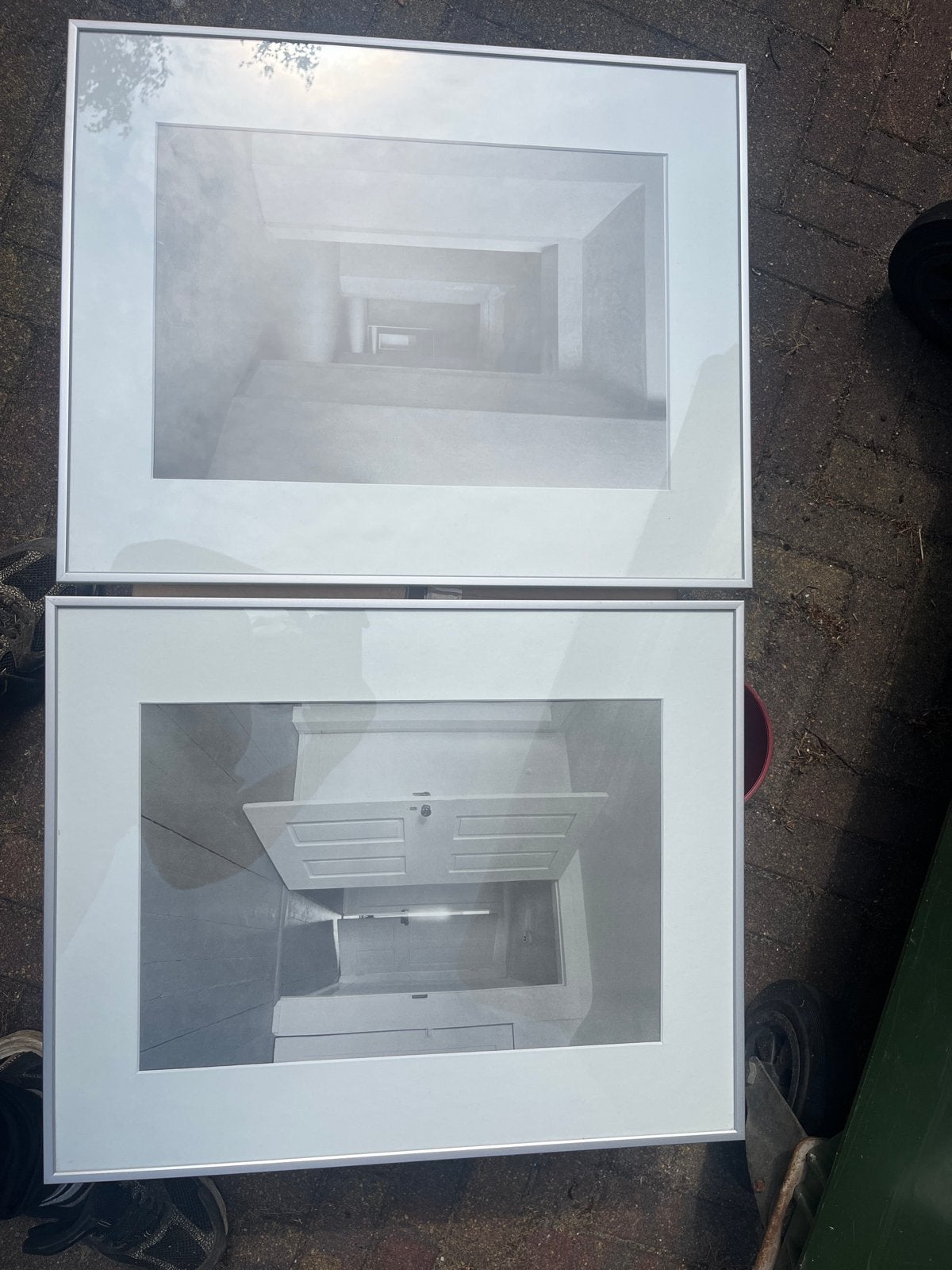 Set van 2 ingelijste zwart-wit foto's: trap en deur, Ophalen, Foto, Fotografie, Achter glas