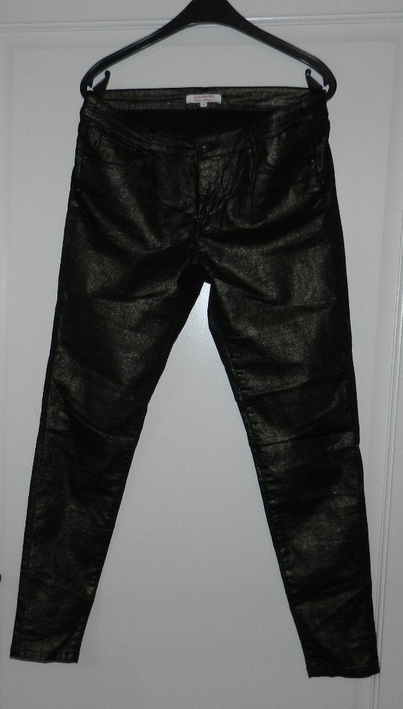 Feestelijke Clockhouse goudkleurig/zwarte 5 pocket pantalon, Kleding | Dames, Verzenden, Zwart, Maat 42/44 (L), Zo goed als nieuw