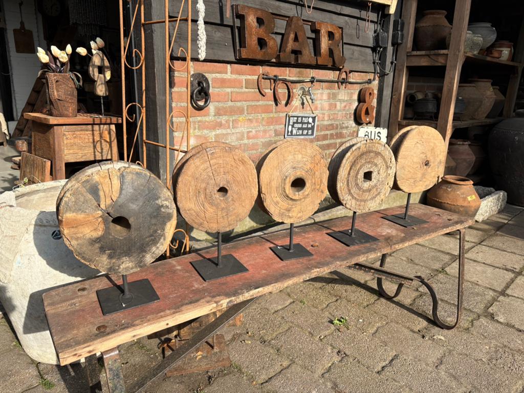 Oude katrol op ijzeren statief, Gebruikt, Hout, Decoratieobject, Ophalen of Verzenden