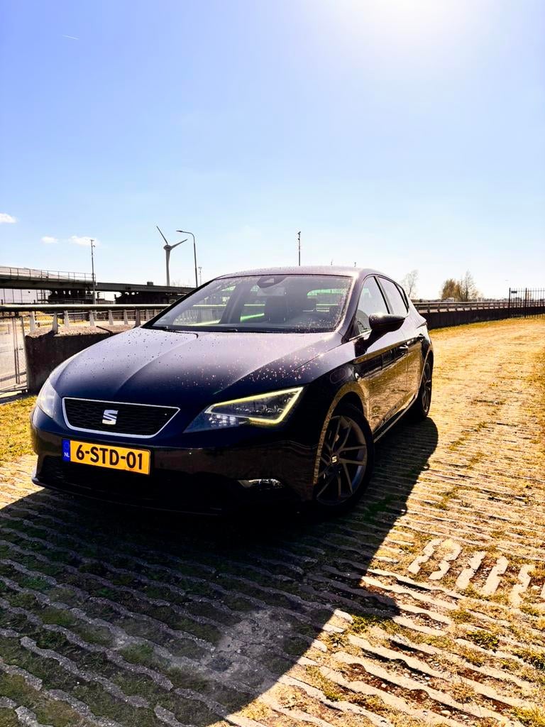 Seat Leon limited edition II 1.6 TDI 81KW/110PK 2013 Zwart, Voorwielaandrijving, 1160 kg, Zwart, 4 cilinders