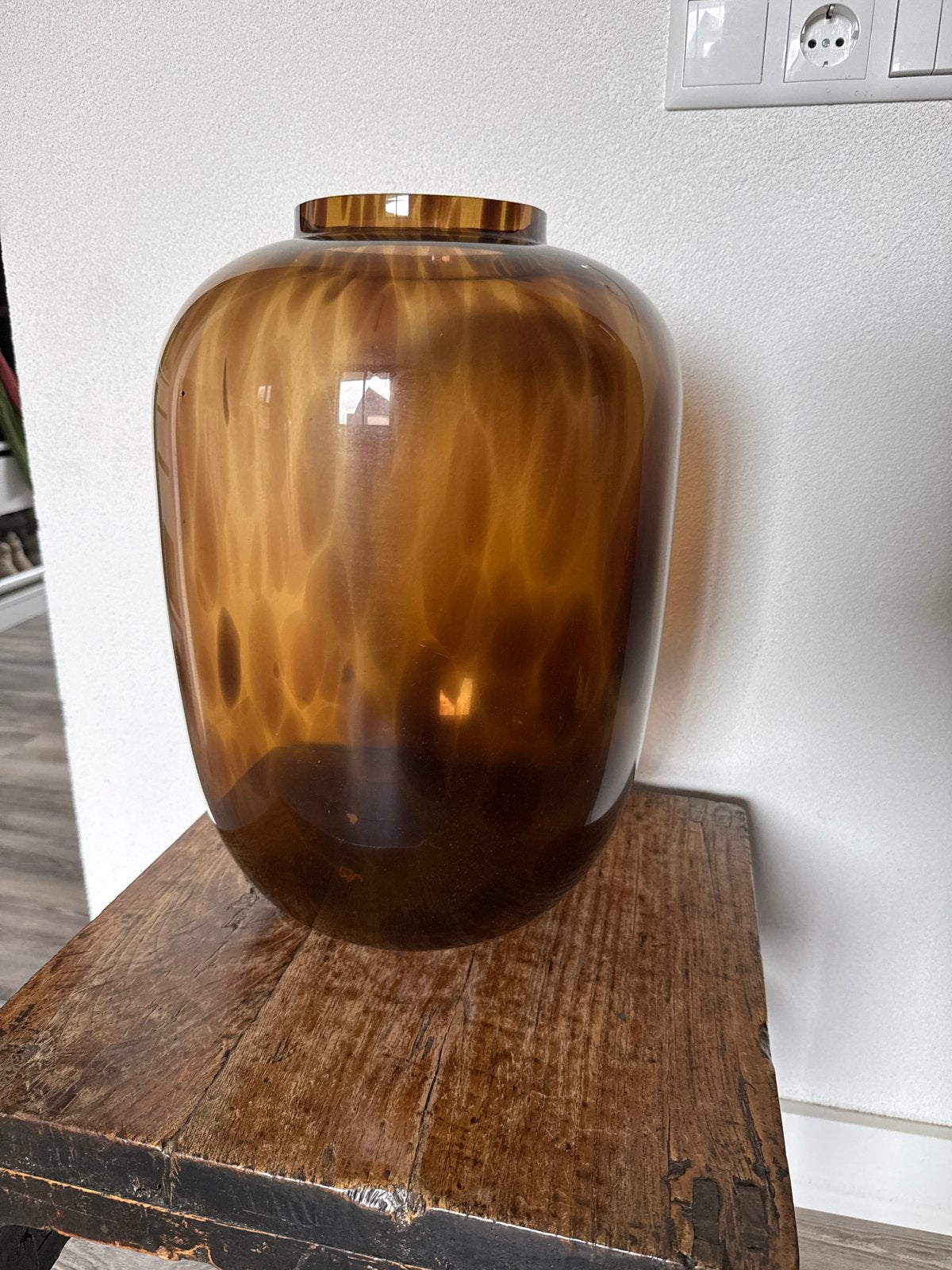 Grote glazen vaas met bruin-amberkleurige vlekken/pantervaas, Ophalen