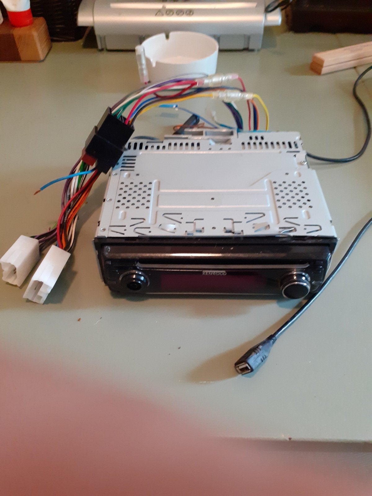 Kenwood autoradio met USB - knop mist, werkt perfect, Auto diversen, Autoradio's, Ophalen of Verzenden, Gebruikt