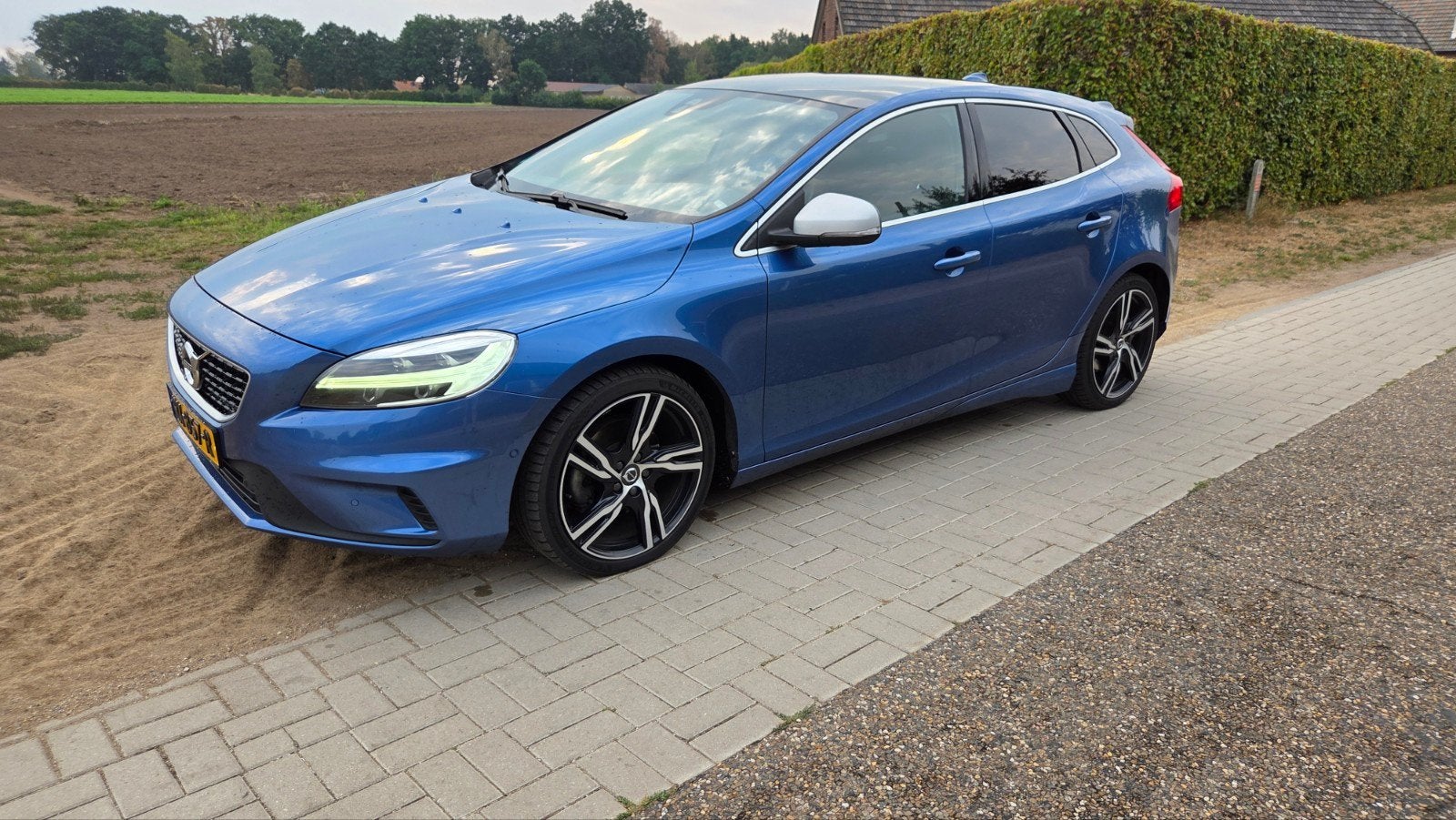 Volvo V40 2.0 T4 190PK 2018 Blauw, Voorwielaandrijving, Zwart, 1969 cc, Blauw